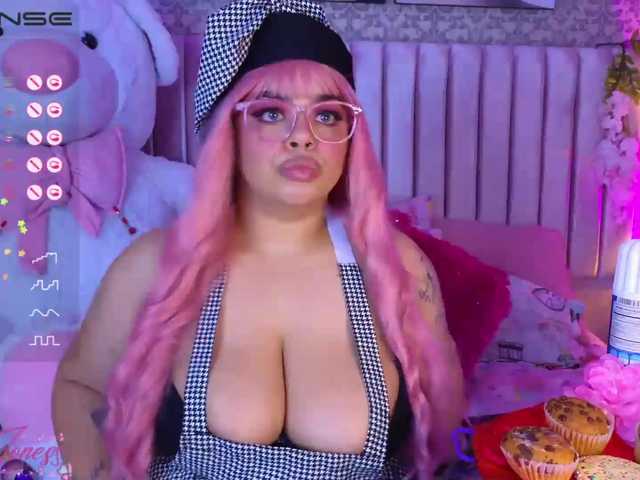 Fotografie Miah-Joness1 ♥Super Sweet Cake lick and Smash ♥ honey let's lick your cake for every 50 tkns ♥ Smash Sweet Cake for 250 tkns ♥ @total @sofar @remain