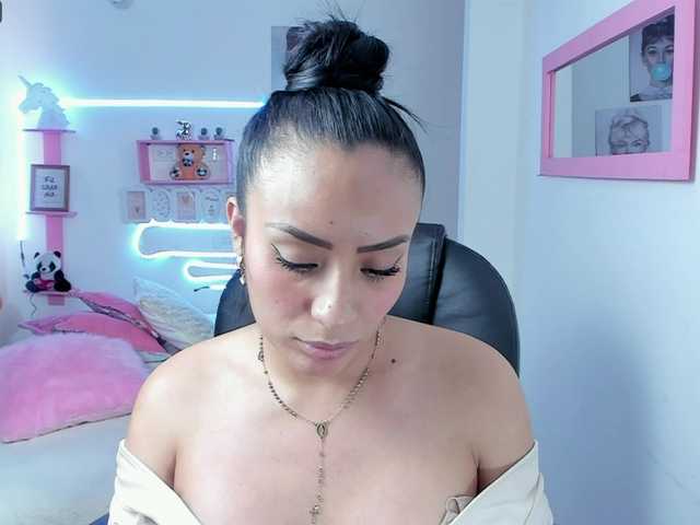Fotografie paulinagalvis HEY GOOD DAY MAKE ME HAPPY LOVENSE ON MY FAVORIT NUMBER IS 77-88-100- 200 BROKE MY PUSSY AND MAKE ME VERY WET